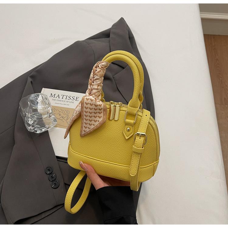 

2025 New Versatile Fashion Lychee Pattern Silk Scarf Double Pull Shell Bag Hand Carry One Shoulder Crossbody Premium Handbag жовтий