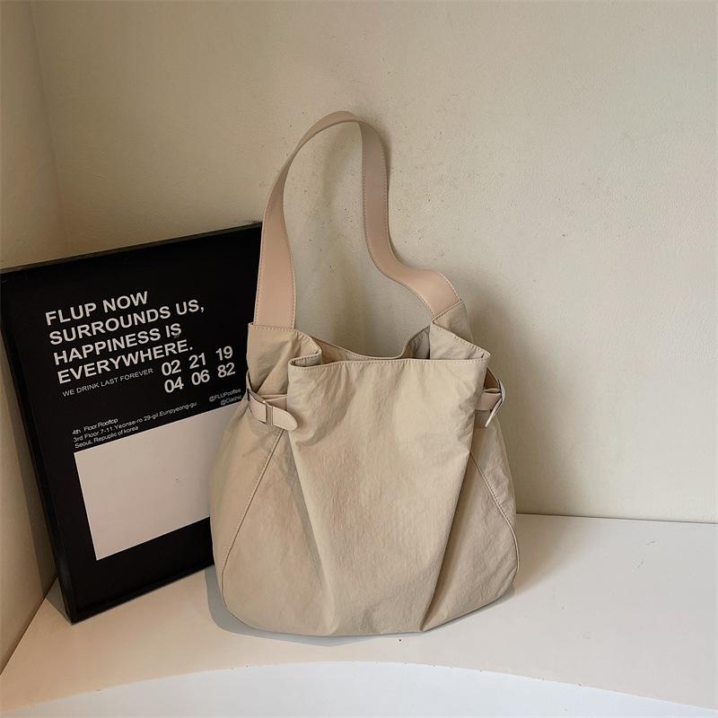 Simple Style, Niche Fashion, Large Capacity Casual Women's Bags, Foreign Style, Personalized Commuting Women's Messenger Tote Bag Tide