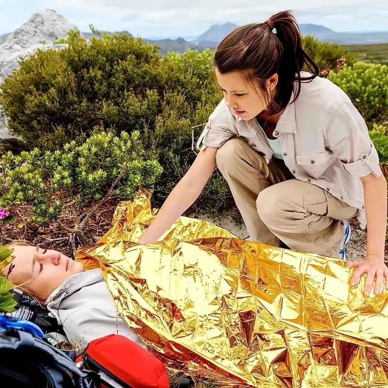 Lightweight Portable Emergency Blanket, All-Season Polyester Film Survival Blanket for Camping & Hiking