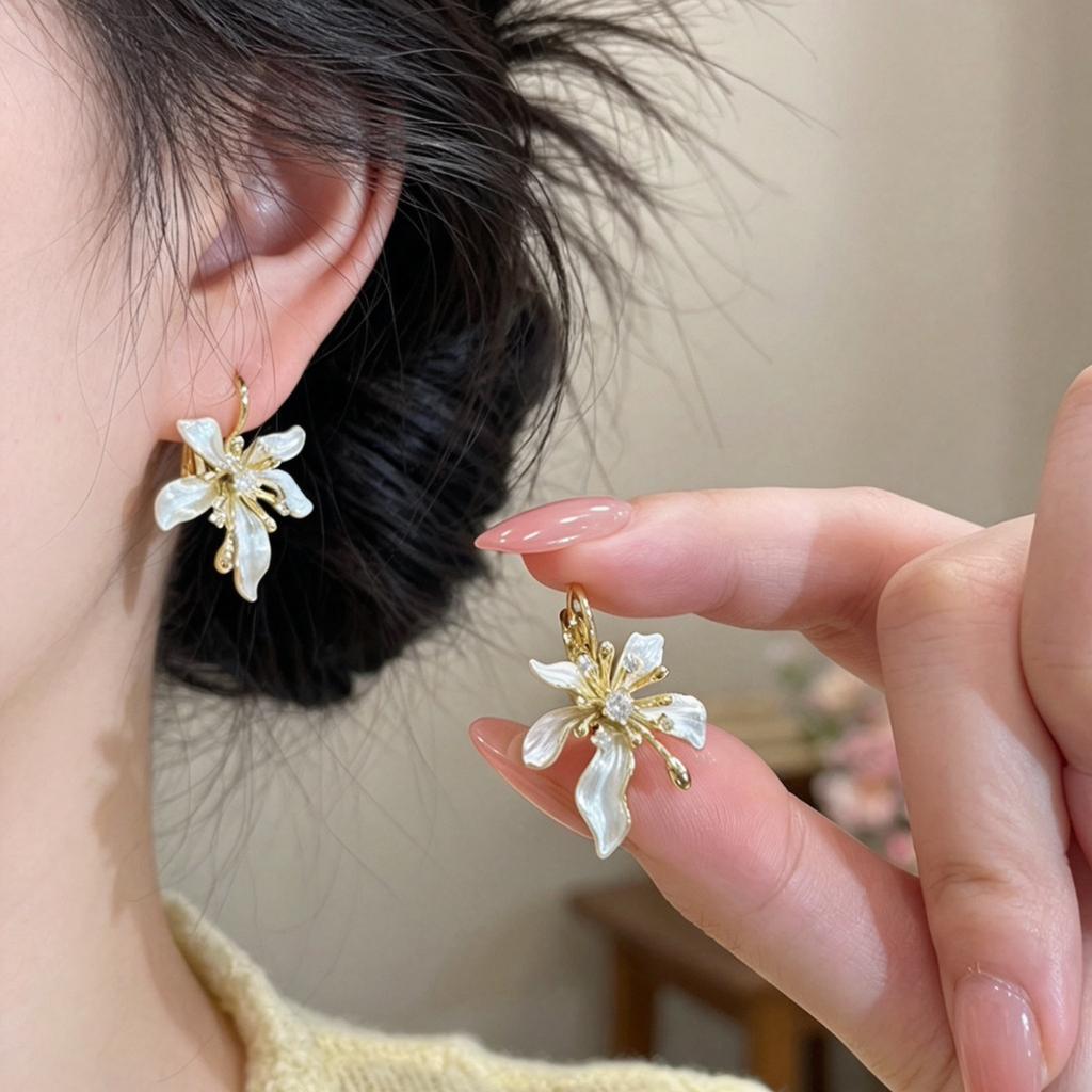 Female Fashion Niche Light Luxury Versatile Flower Earrings