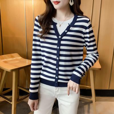 Spring and Autumn New Fashion Korean Version Striped Fake Two Long-sleeved Tops Foreign-style Age-Reducing Versatile Sweater Woman Wearing Sweaters