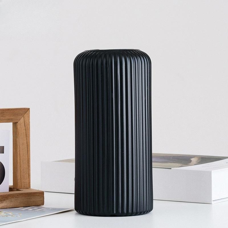 

Nordic Plastic Small Vase for Tabletop Home Flower Arrangement Living Room Decor Minimalist Decorative Desktop Flower Holder чорний