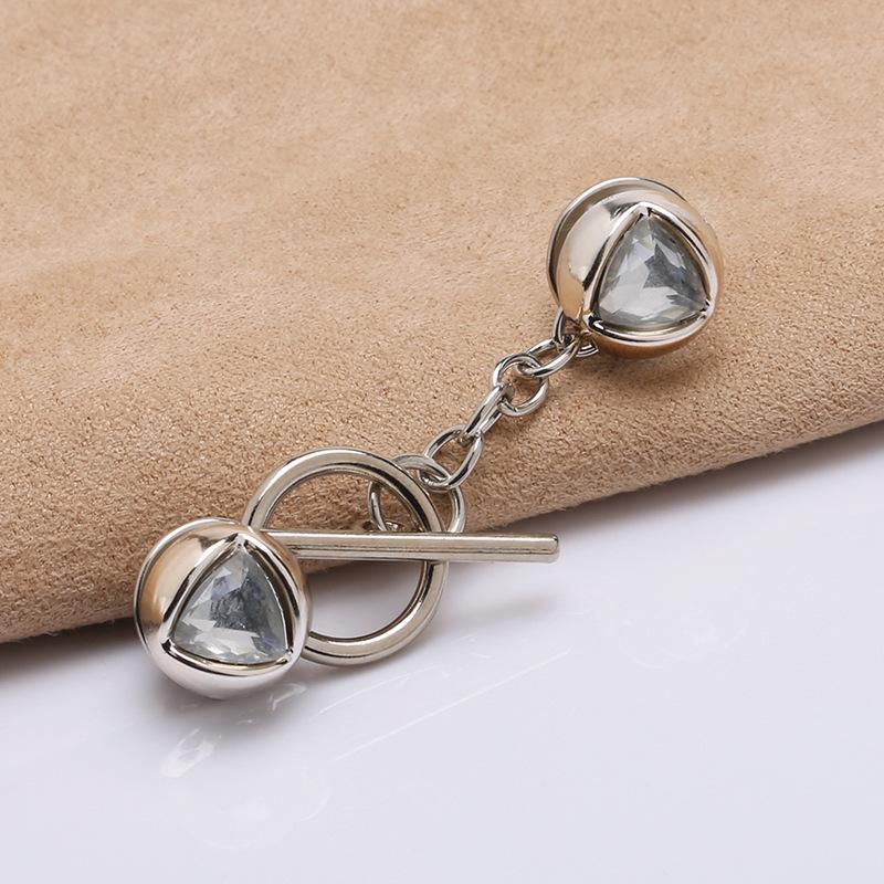 

Brooch Cardigan Collar Fastening Chain Pin One Size