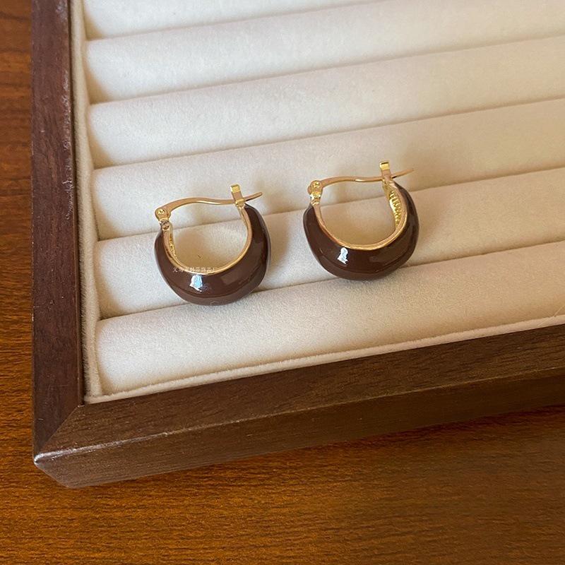 Women's Leopard Print Round Flocked Hoops: Unique Autumn/Winter European Statement Earrings for a Smaller Face Look