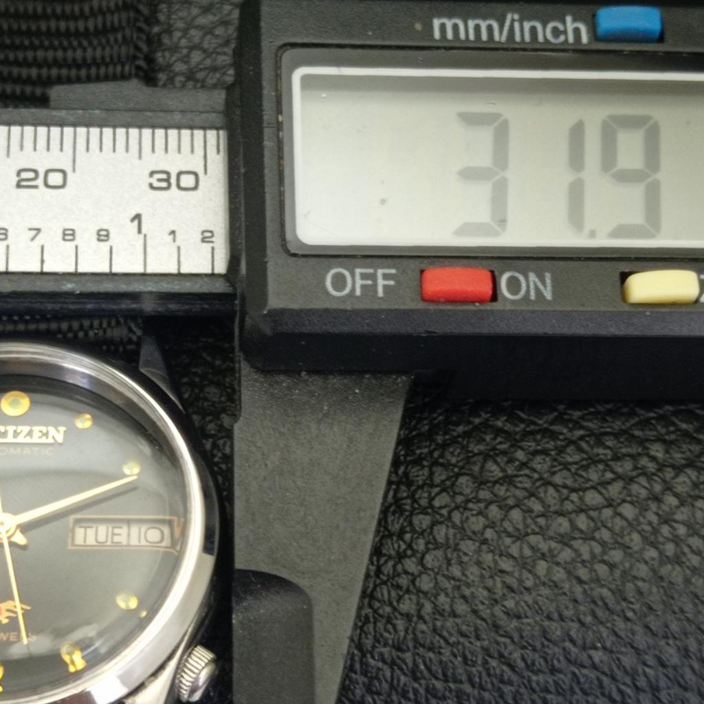 JAPAN VINTAGE CITIZEN AUTOMATIC 8200 MENS ORIGINAL DIAL WATCH A702158-5 R208-a702158