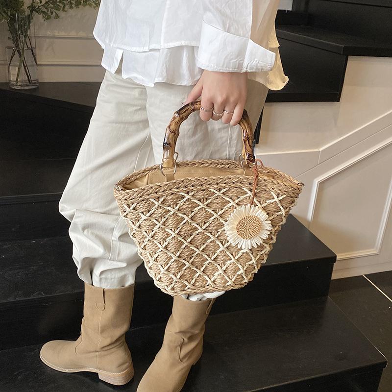 Summer Trend Grass Woven Bag for Women New Fashionable and Simple Casual Handheld Woven Bag for Beach Vacation Crossbody AVE