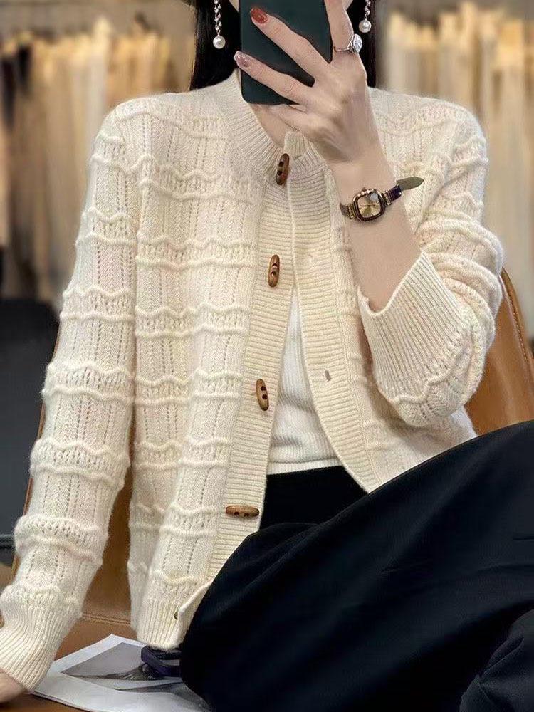 Women's Retro Loose Fit Wool Cardigan with Horn Buttons - Autumn/Winter Collection
