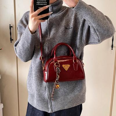 Premium Sense Retro Small Bag Women 2025 New Autumn and Winter Popular Versatile Messenger Bag Super Fire Portable Bowling Bag