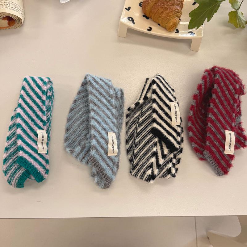 American Artistic Striped Sweet & Spicy Fashionable Women's Scarf for a Stylish Autumn & Winter Look