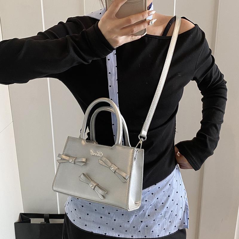 Korean version of bow small square bag women's 2025 summer new simple and fashionable handheld women's bag women's shoulder oblique span bag