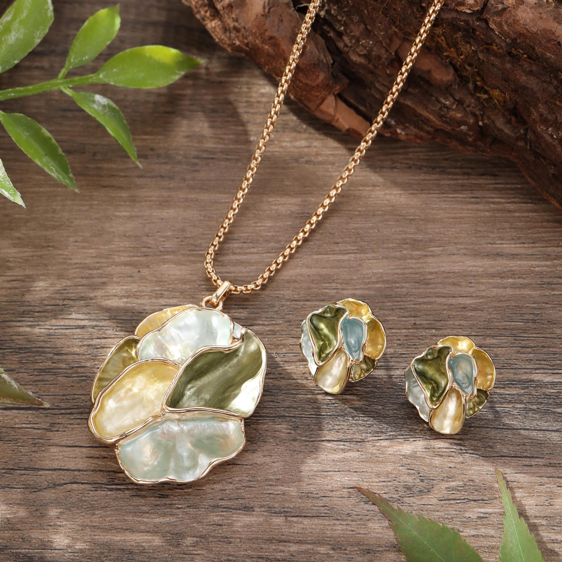 

Новый эмалированный геометрический набор серег-пусетов и подвески в виде цветка, высококлассное женское универсальное цветочное ожерелье