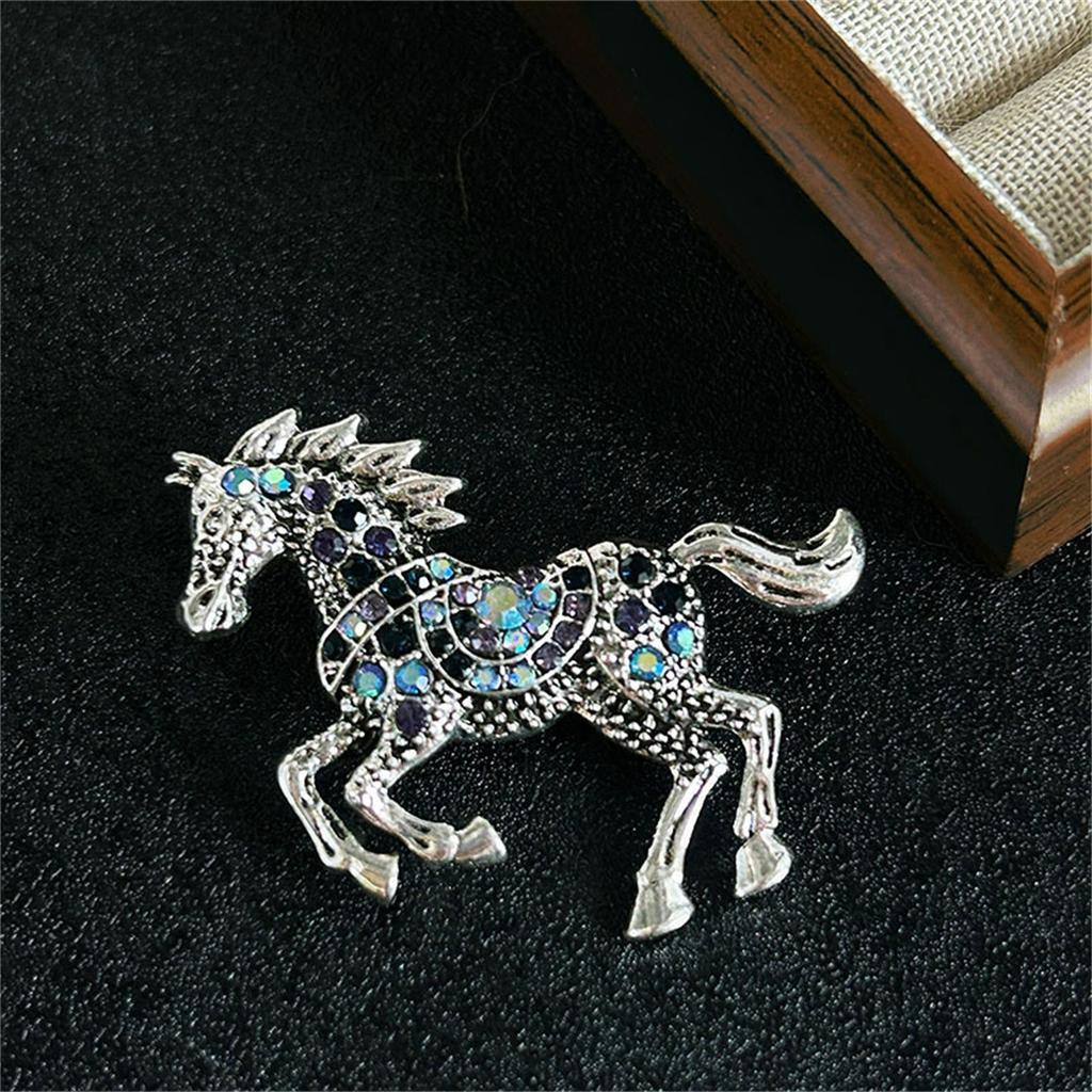 Horse Brooch Animal Lapel Pin Hip Hop Rock Style Fashion Jewelry New Vintage Clothing Decoration Accessories Gift for Women Men
