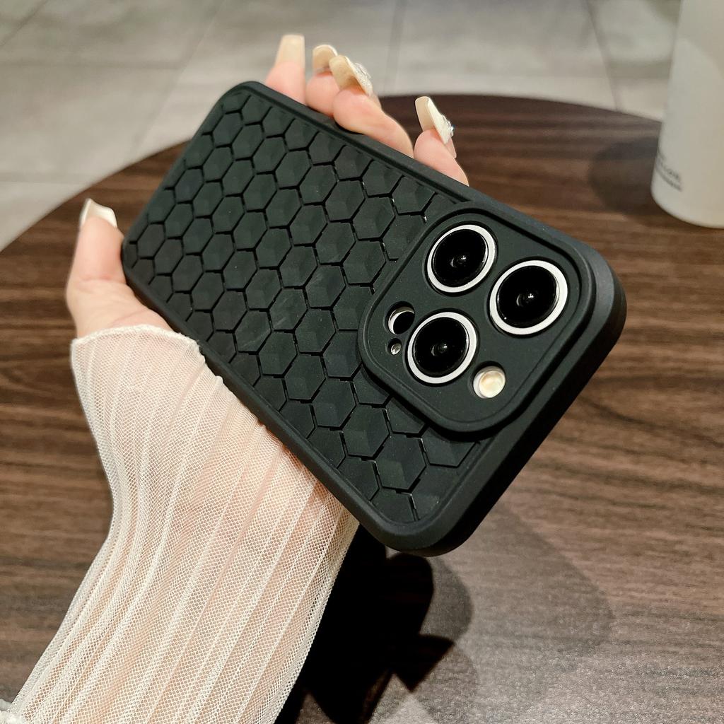 Etui na telefon IPhone16 z chłodzeniem o strukturze plastra miodu jest odpowiednie dla etui ochronnego Apple 15promax, które jest oddychające i odporne na wstrząsy 14/13