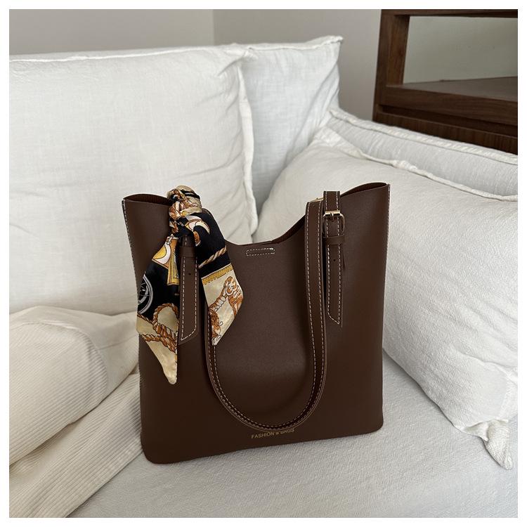 2025 Große Damen-Umhängetasche - Vielseitige, einfache Pendler-Tragetasche mit Schal