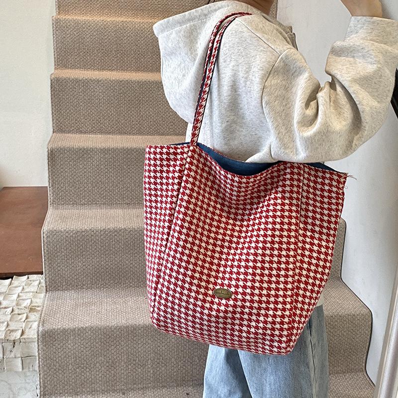 

Осенне-зимняя новая джинсовая сумка через плечо с принтом букв, холщовая сумка двусторонняя, повседневная сумка-тоут большой вместимости для женщин 50*14*38 розовый