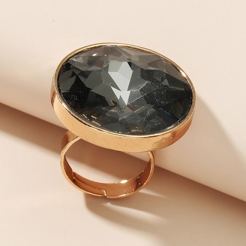 Trendy Geometric Gemstone Ring: Chic & Bold Women's Fashion Accessory