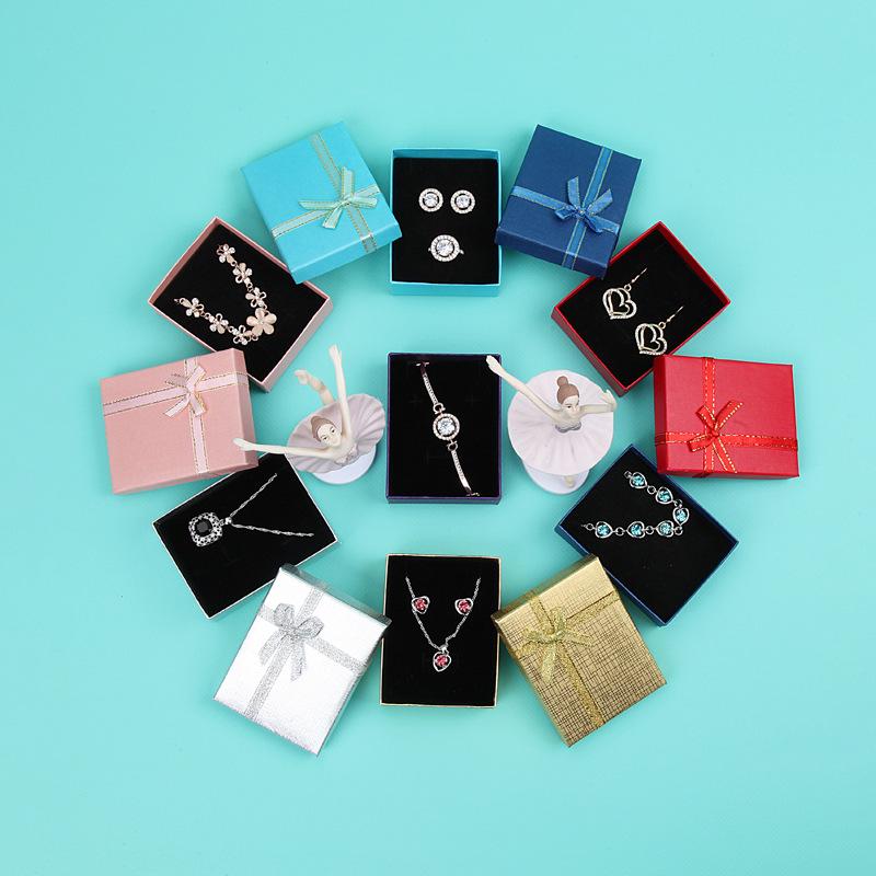 Gold-Edged Jewelry Gift Box: 7x9x2.8 Necklace Packaging