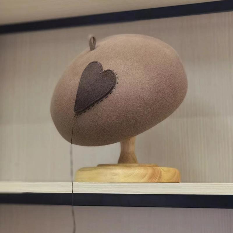 

2022 новая мода в западном стиле, большая наклейка с изображением любви, маленькая этикетка, шерстяной берет, женская винтажная шляпа художника, модная фетровая шляпа хаки