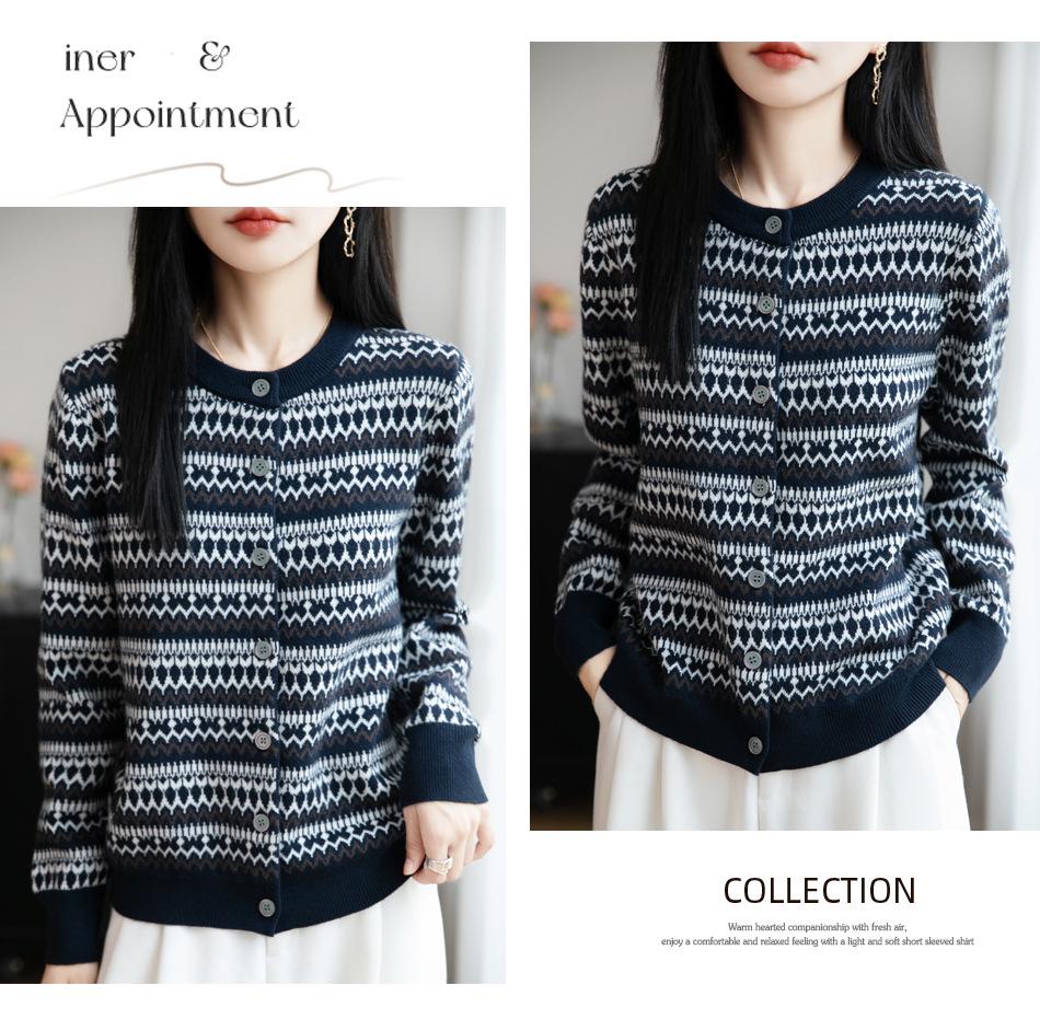 2025 Women's Retro Fair Isle Jacquard Knit Wool Cardigan with Round Neck - New Christmas Design