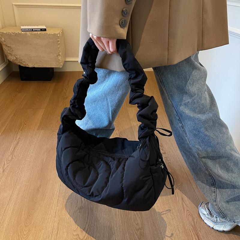 Frühlings- und Sommer-Tragetasche Nischendesign High-End-Tasche Damen 2025 neue Großraum-Knödeltasche plissierte Umhängetasche