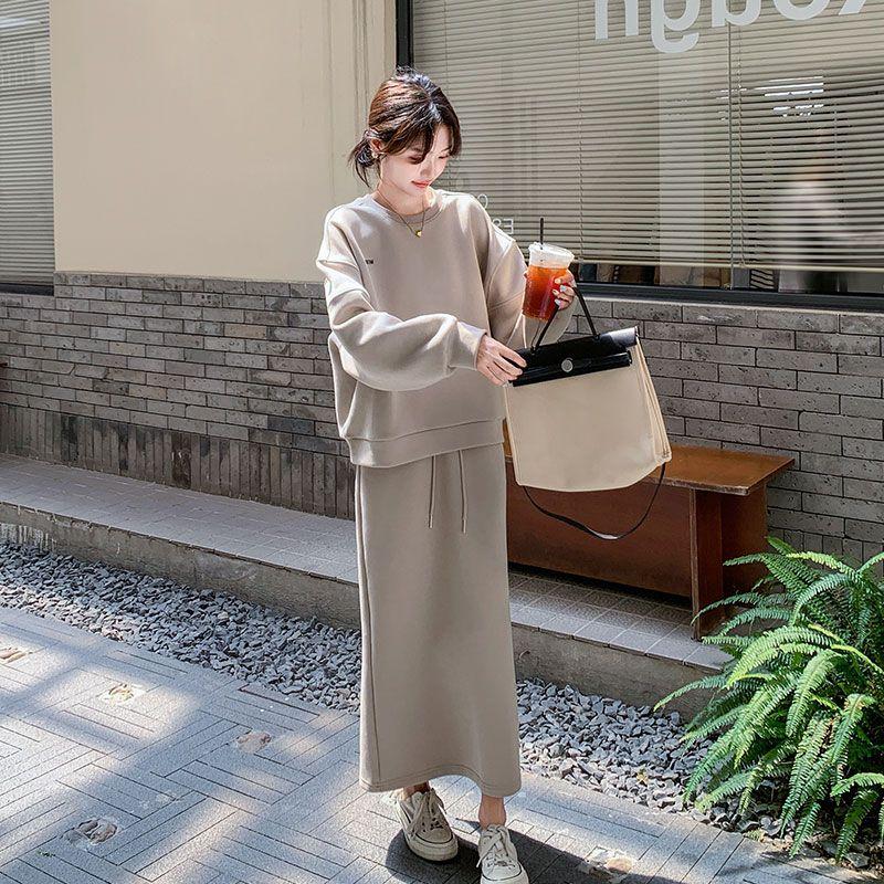 

Gray Leisure Sports Sweater Suit Skirt Women s 2025 Autumn New Arrival Loose Crew Neck Top Half-Length Skirt Two-piece Set Apricot Within S 52.50kg