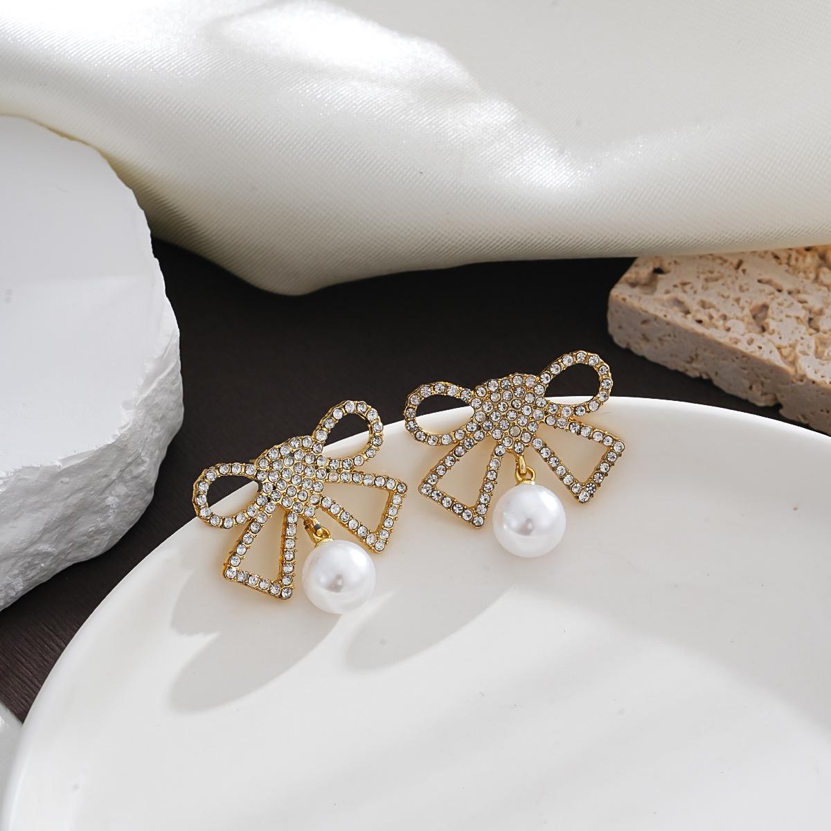 Elegant Pearl Rhinestone Bow Knot Women s Stud Earrings – Light Luxury Design