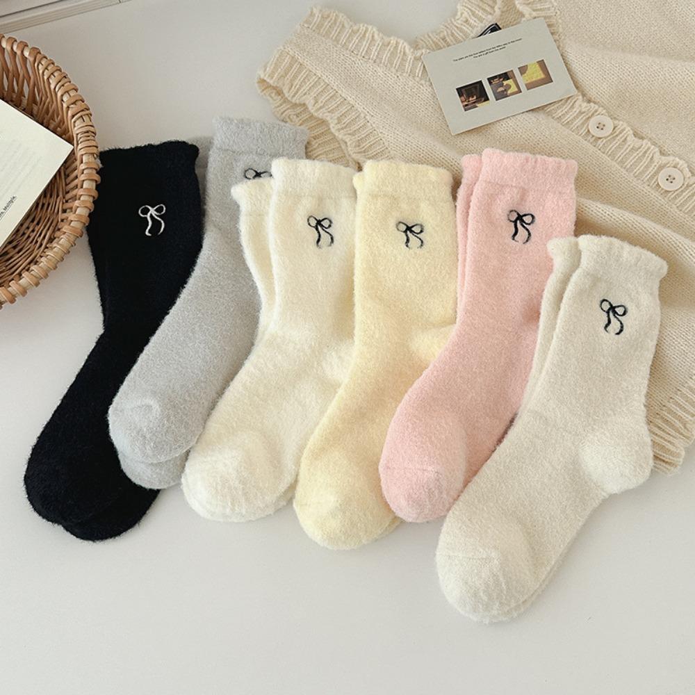 Kawaii Nœud Papillon Style Ballet Épaissir Velours Corail Sol Mignon Chaussettes Peluche Hiver Maison Sommeil Thermique Couleur Unie Mi-mollet