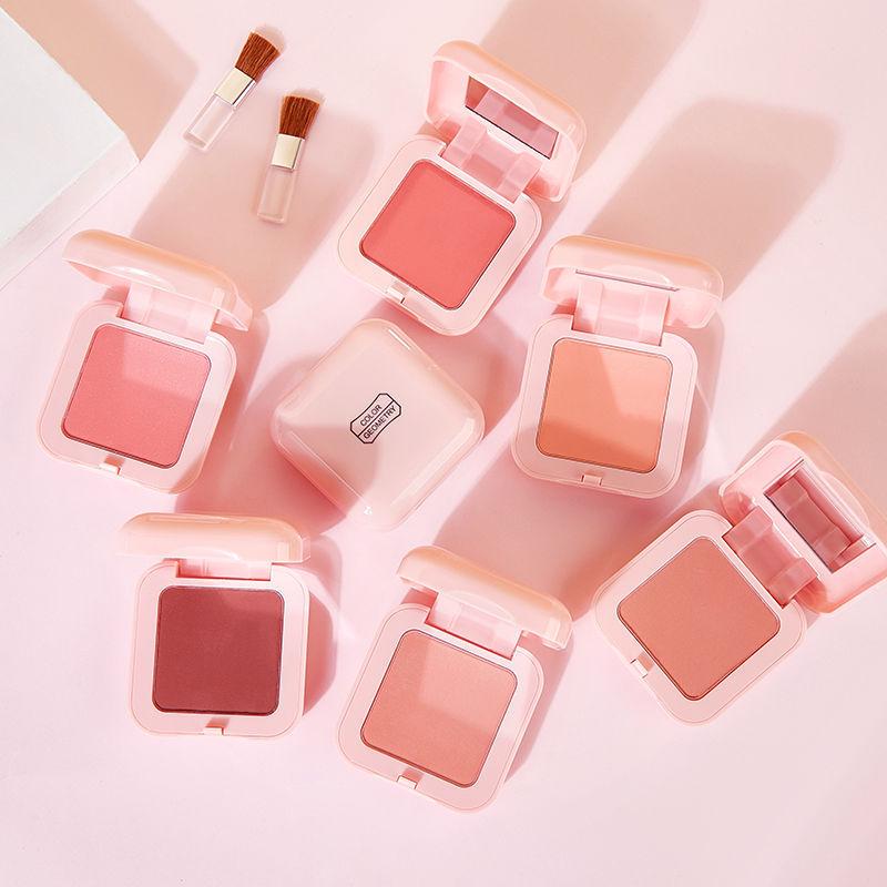 

Blush Nude Highlighter: Energetic Peach Shimmer