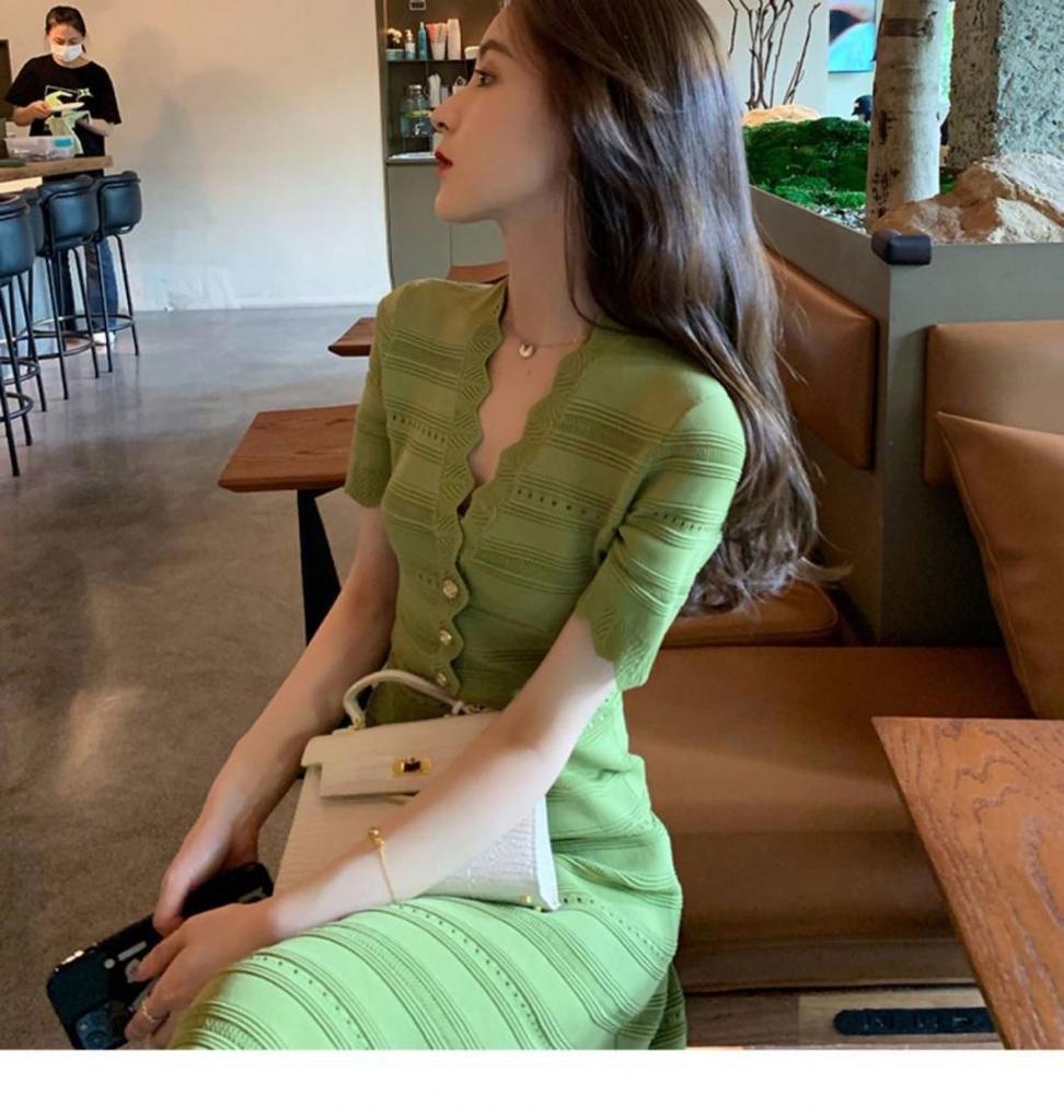 Elegant Women's 2025 French-Style Knit Dress: Summer Retro Socialite Waist-Cinching Design