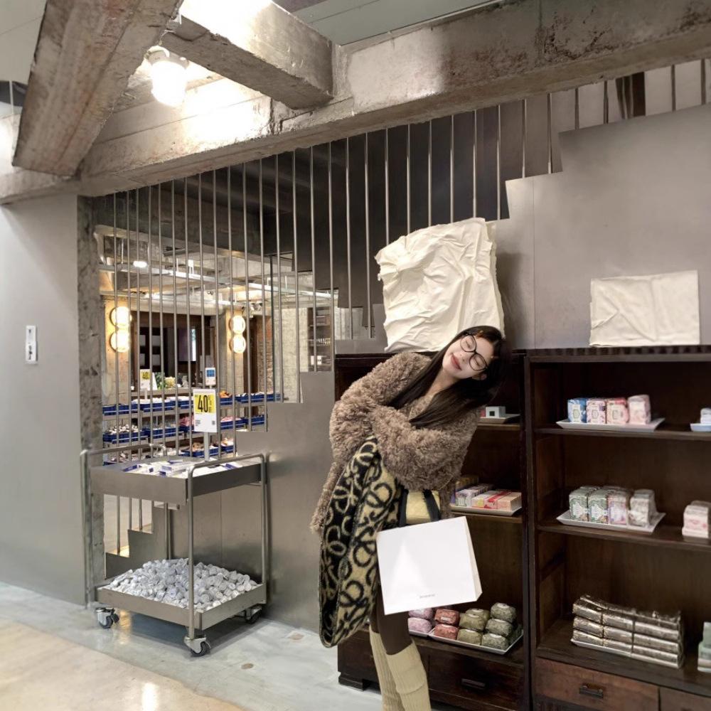 Fur jacket women's fur integrated 2024 winter explosion high-end imitation lamb wool fashion trend furry top