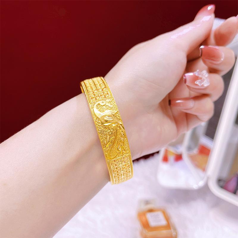 Hollow Carved Retro Bracelet Peacock Open Screen Buckle Bracelet