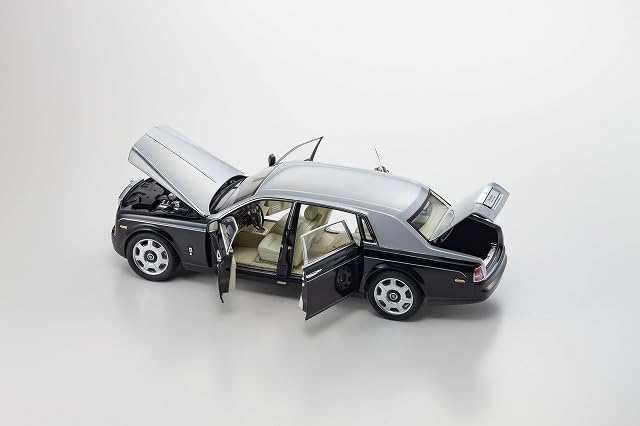 Kyosho Original 1/18 Scale Rolls-Royce Phantom EWB Black/Silver Finished Product