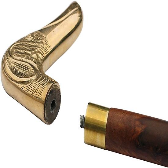 Ručně vyrobená dřevěná hůl ve tvaru psí hlavy s mosaznou rukojetí