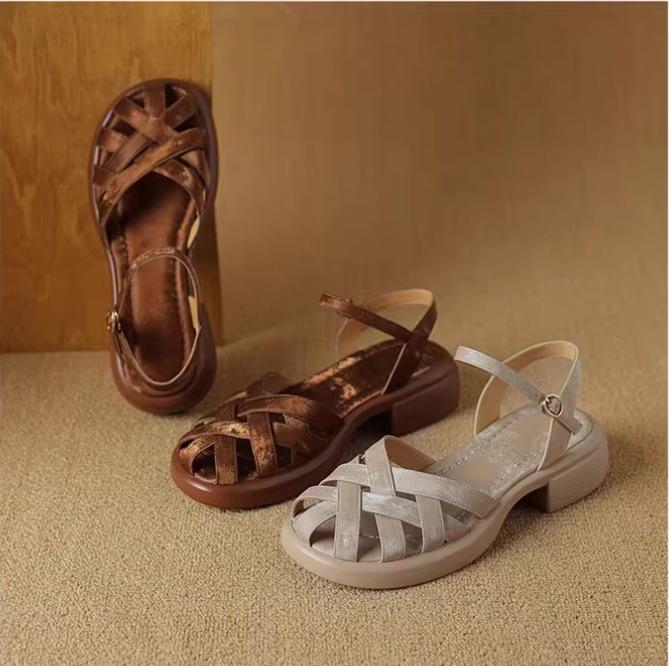 

2025 summer bag head sandals women s fashion versatile thick-soled thick heel woven one-word buckle belt hollow Roman shoes hole shoes 35 коричневый