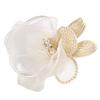 Hergestellt in Japan. Elegante Corsage aus Satin und Organza mit Perlen, Cremeweiß.