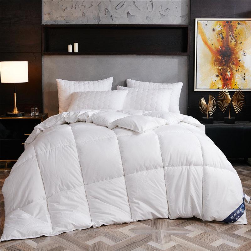 

Feather Velvet Quilt: Breathable Comforter for All Seasons - Ideal for Dorms, Hotels, and Guest Houses 150x200cm 1.5kg белый