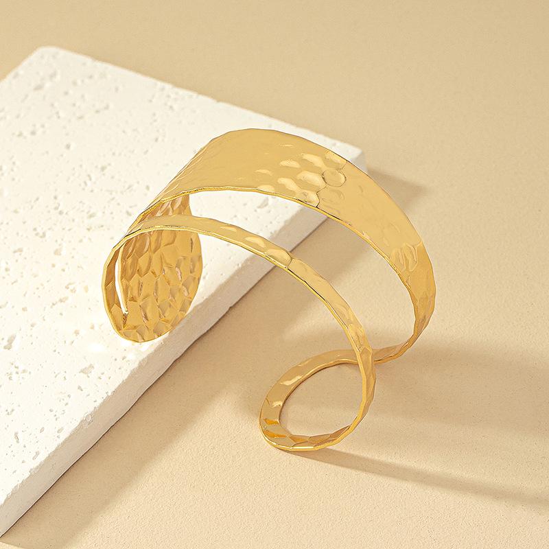 

Trendy European-American Unique Design Women s Open Circle Bangle