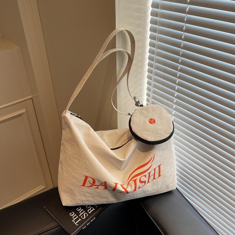Large capacity bag women's new summer versatile shoulder messenger bag college students commuting tote bag
