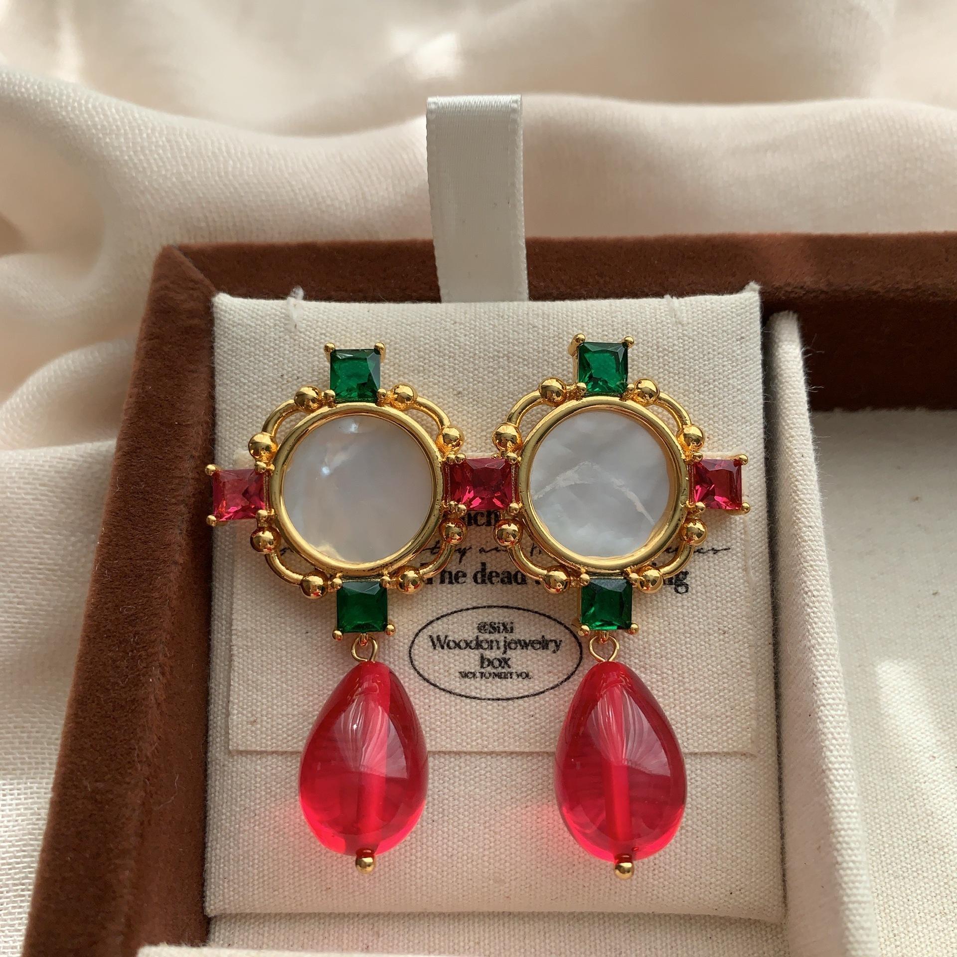 Ruby and Emerald White Fritillary Earrings Earrings Elegant and Gorgeous Niche Design High-end Court Contrast Earrings