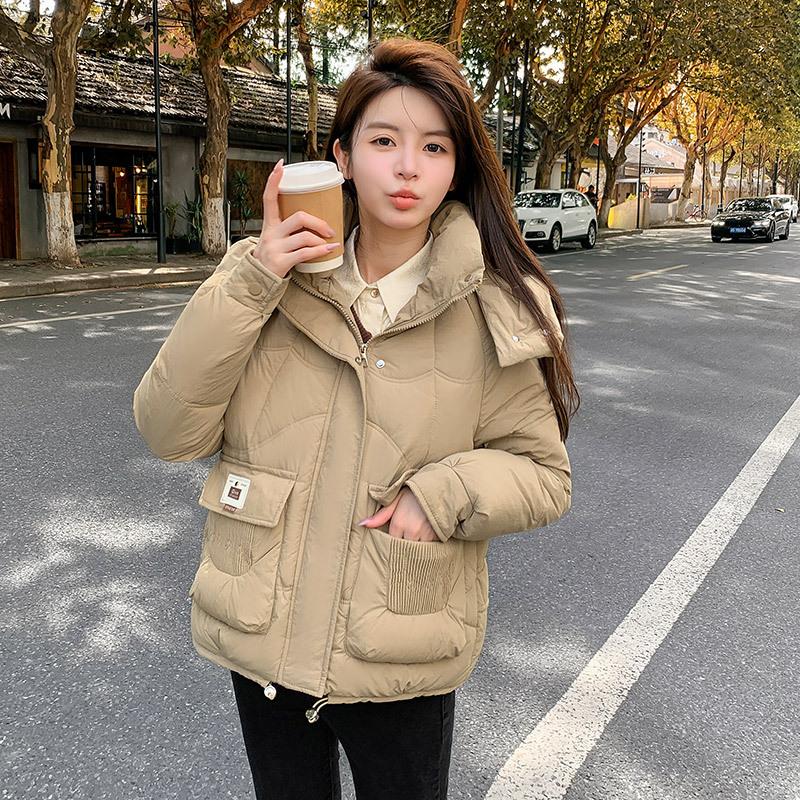 Kurze modische und vielseitige Daunenjacke mit Kapuze Damen Winter 2025 neue Studenten Brot Baumwolljacke