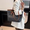 Large Capacity Bag Women's Commuter Personalized Tote Bag 2025 New Retro Printing Trend Shoulder Bag Texture Women's Bag