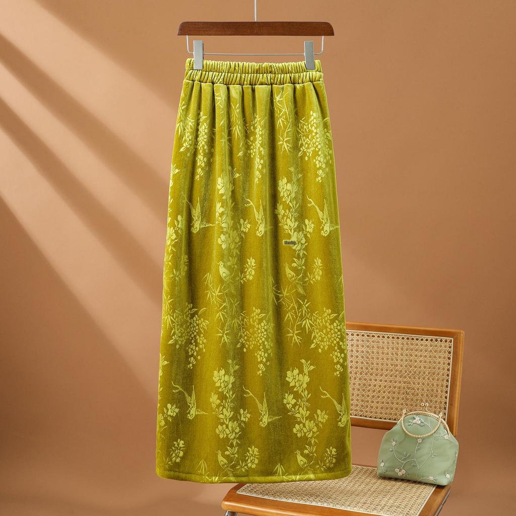 Women's Chinese Style Jacquard Fleece-Lined Velvet A-Line Midi Skirt with Frog Button and Slit