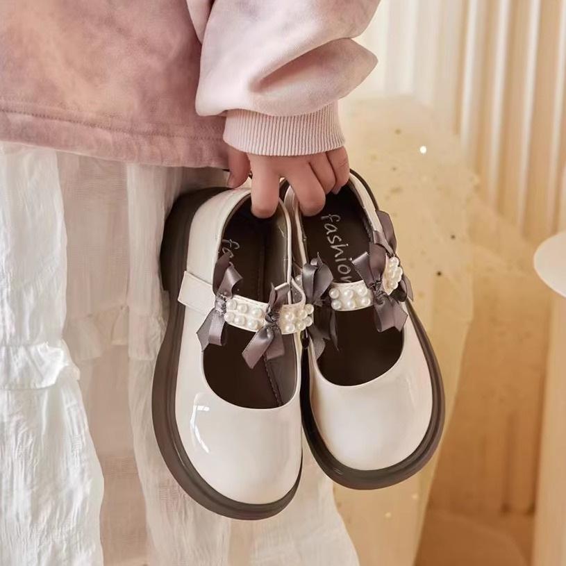 

Кожаная обувь для девочек 2025 весна и осень новая милая с бантом жемчужная туфли принцессы обувь для выступлений для девочек одинарная обувь Мэри Джейн 26-30 yards, 5 pairs in one hand