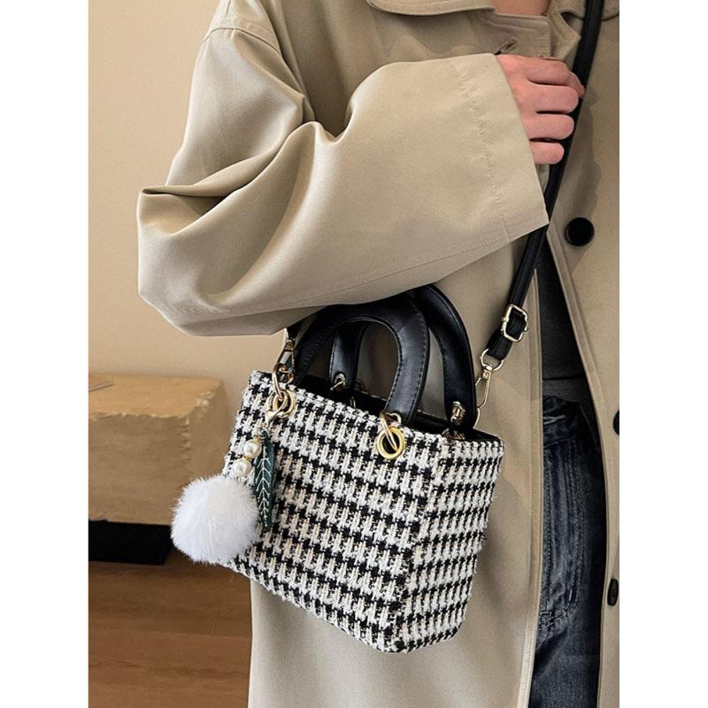 Autumn Winter Woolen Handbag Christmas Style Women  New Fashion Checkered Mini Square Bag Senior Sense Crossbody Pack