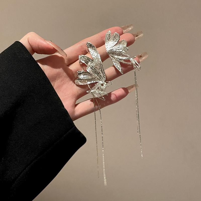 

Серебряные иглы-бабочки, асимметричная цепочка, серьги с кисточками, индивидуальные легкие роскошные серьги с холодным ветром, нишевые серьги с темпераментом