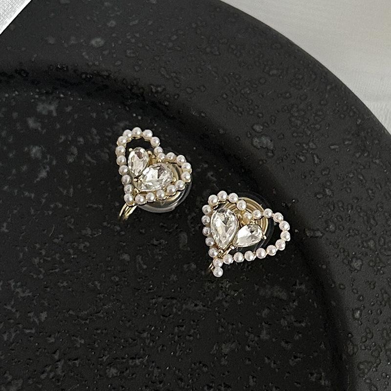 Pearl Mosquito Coil Disc Ear Clips: No-Pierce, Elegant French-Style Earrings for Women