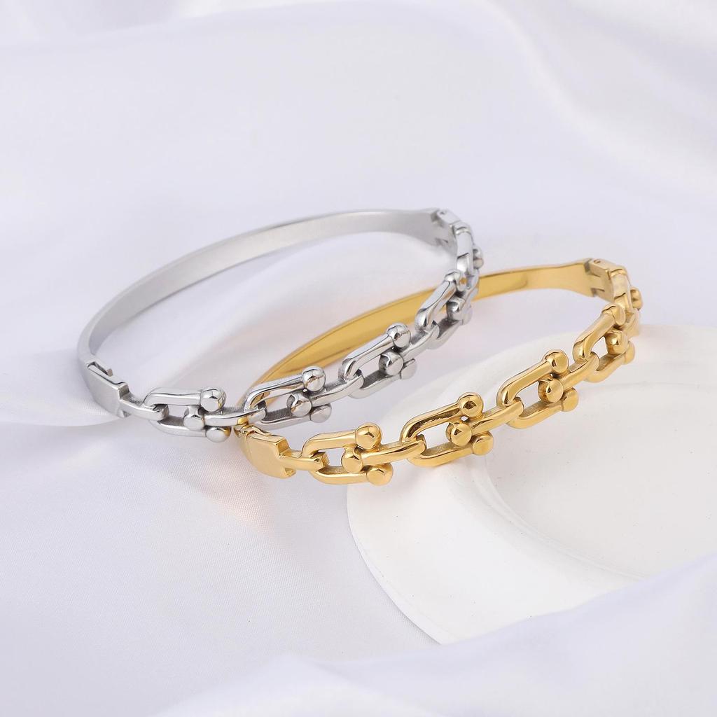 Luxury Stainless Steel Horseshoe Buckle Bracelet: Lightweight, Non-fading, Retro, High-end Feel