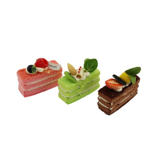 This Set of Three Delicious Cake Food Models from Speed Mao Can Be Used for a Variety of Purposes, Including Photography, Displays, and Decorative Ite