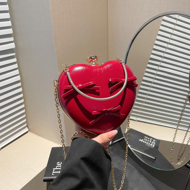 This Year's Popular Niche Personality Hand-held Love Bag Women's 2025 Spring New Retro Flow Chain Shoulder Crossbody Bag
