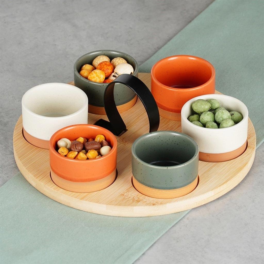 Schalen-Set auf Holztablett zum Servieren von Saucen, Snacks 139748